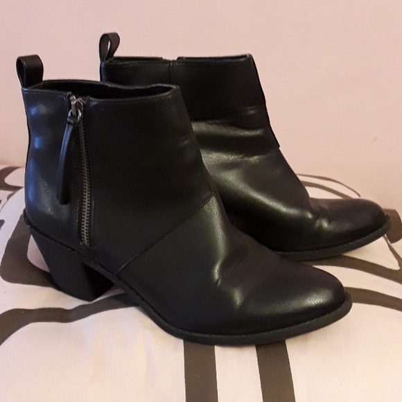 COPY -SOLD Forever 21 Women's Ankle Boots Black - Picture 1 of 10